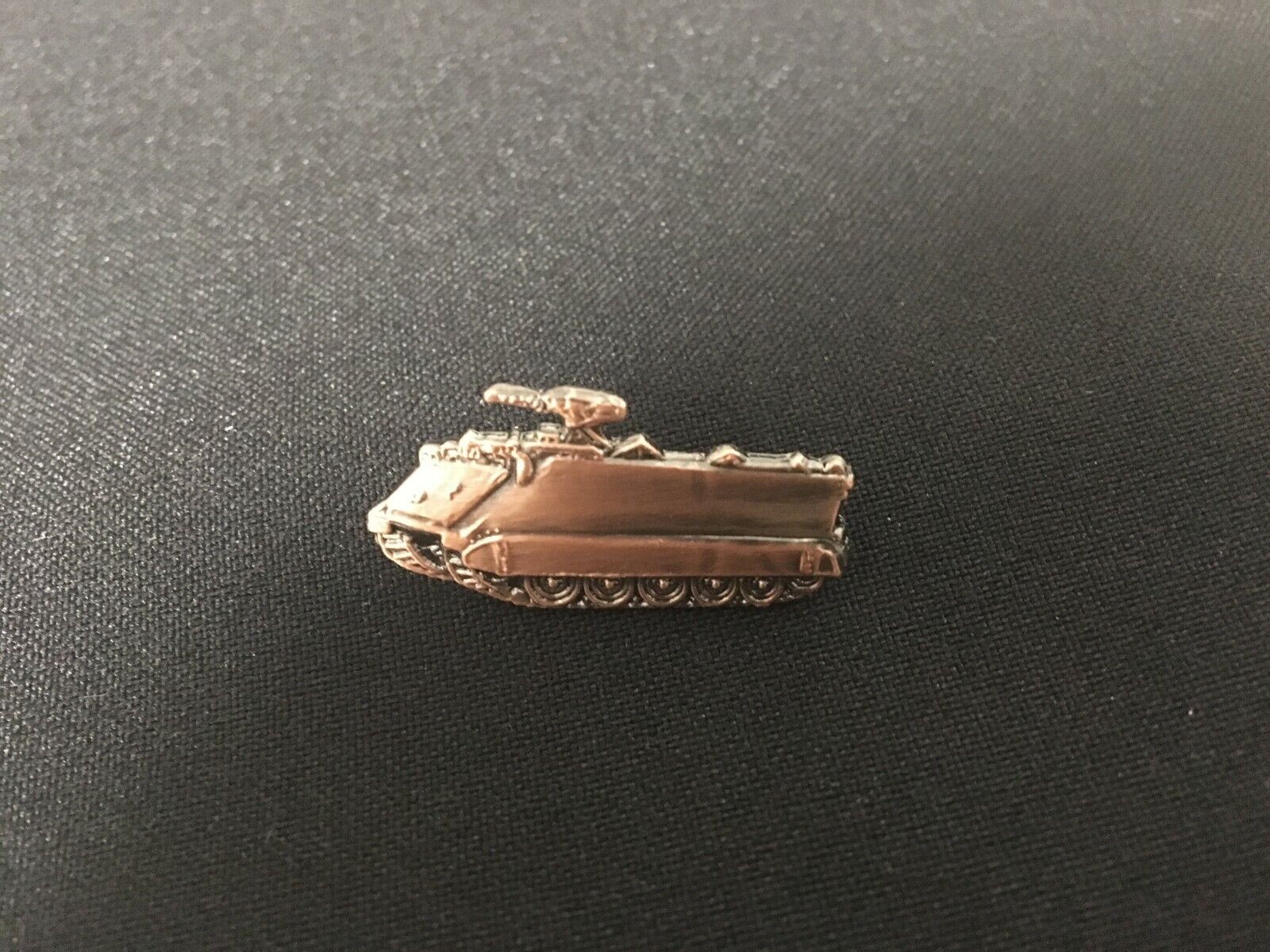 US MILITARY M-113 ARMORED PERSONNEL CARRIER HAT PIN