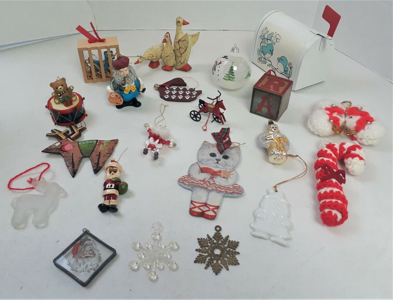 Lot Of 21 Vintage Christmas Ornaments Mailbox Ducks Santa Cat Candy Cane  1120