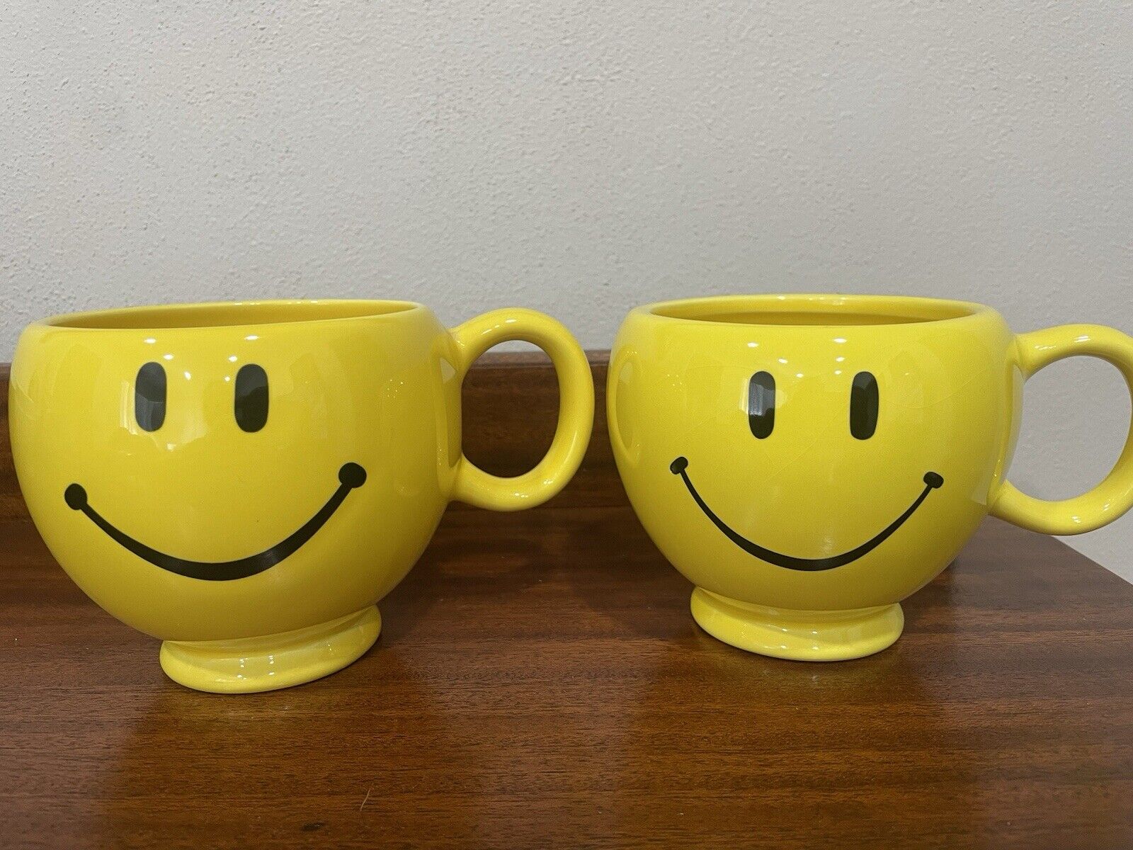 2 Smiley Mug Teleflora Yellow 18oz Oversized Coffee Cup Happy Face Smiling Emoji