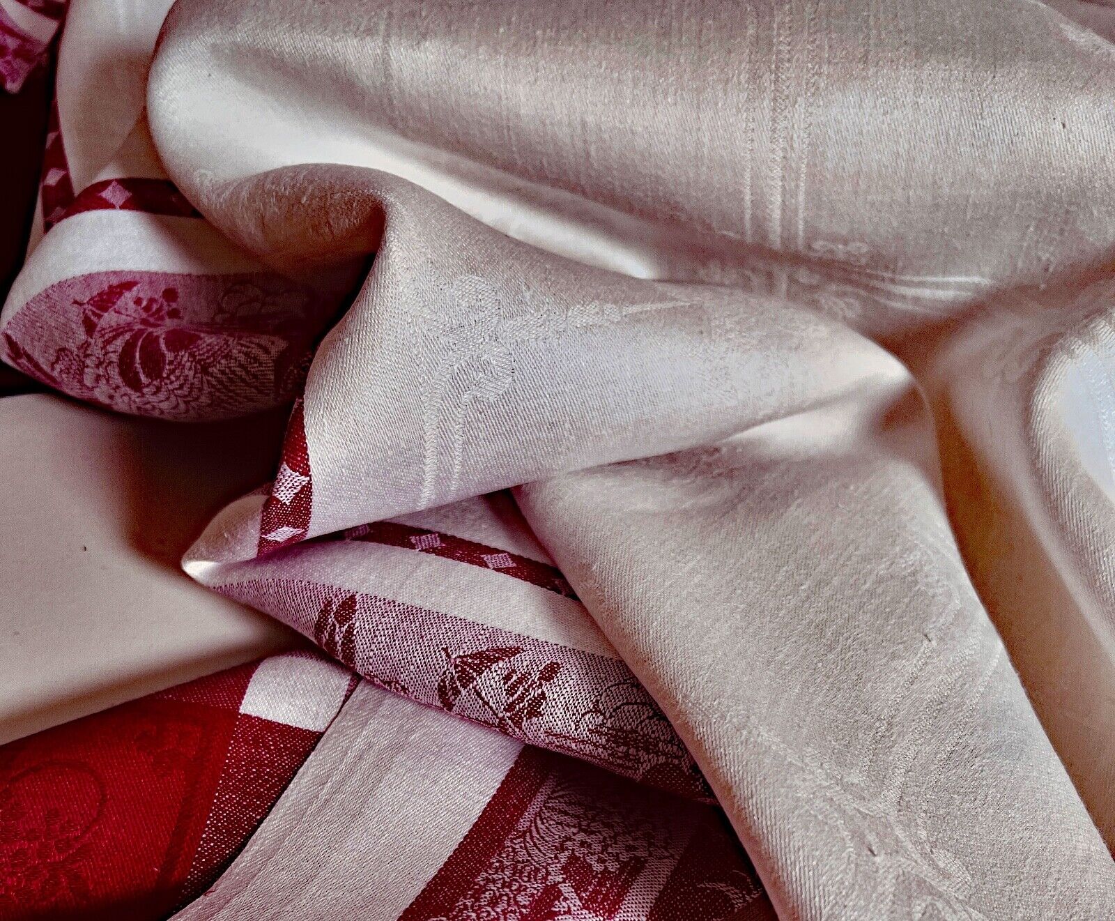 Vintage Red & White Damask Linen Tablecloth  UU212