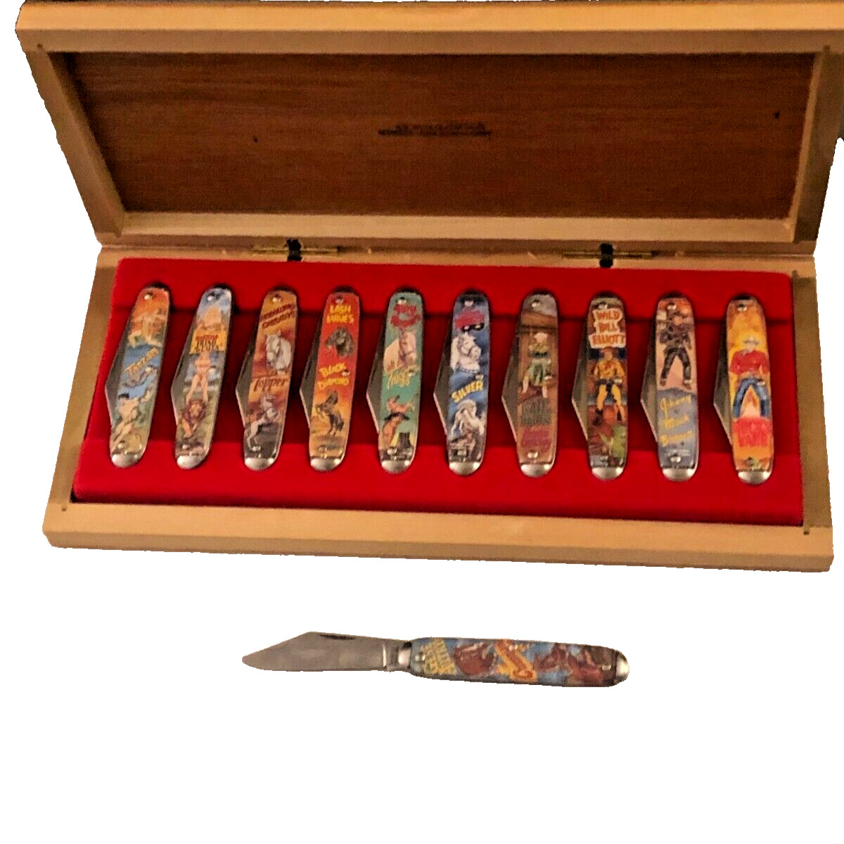 Vintage Novelty Cutlery Western Theme  Pocket Knives in Case 