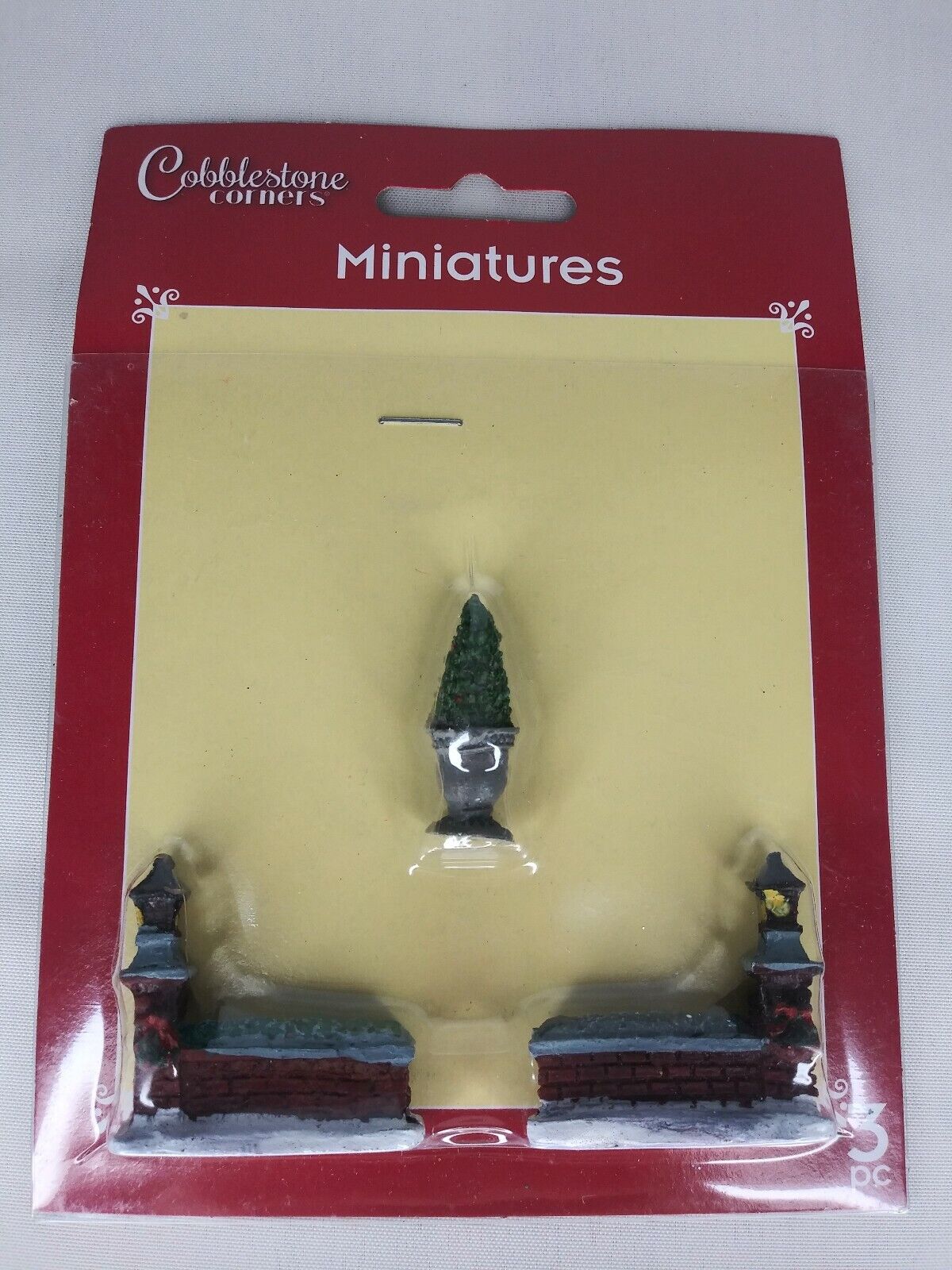 Cobblestone Corners Christmas Village Miniature Set 1 tree 2 Accent Walls New