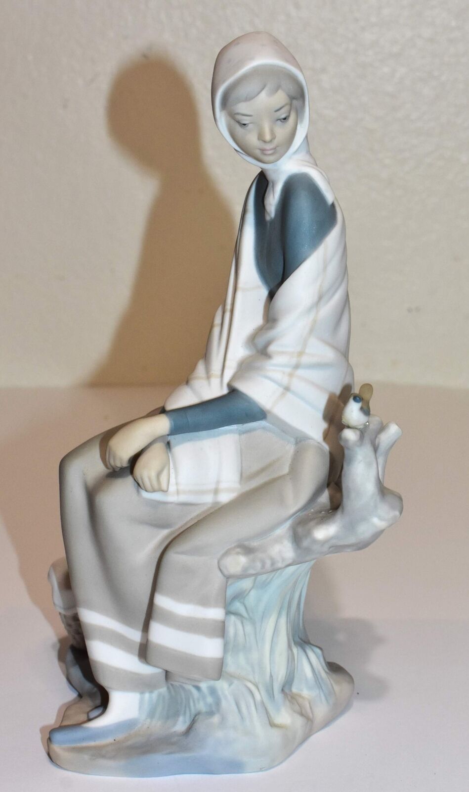 Lladro NEW SHEPHERDESS 4576 Girl Sitting w/Bird Porcelain Figurine Retired 9.5”t