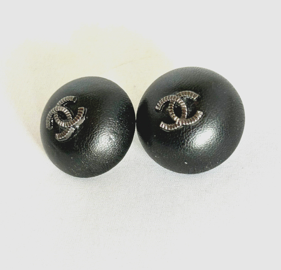 CHANEL  Vintage Buttons 28mm Black Leather Metal (2 BUTTONS)