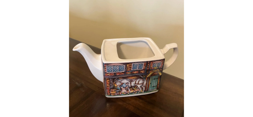 Vintage Wellington Collectors Teapot \