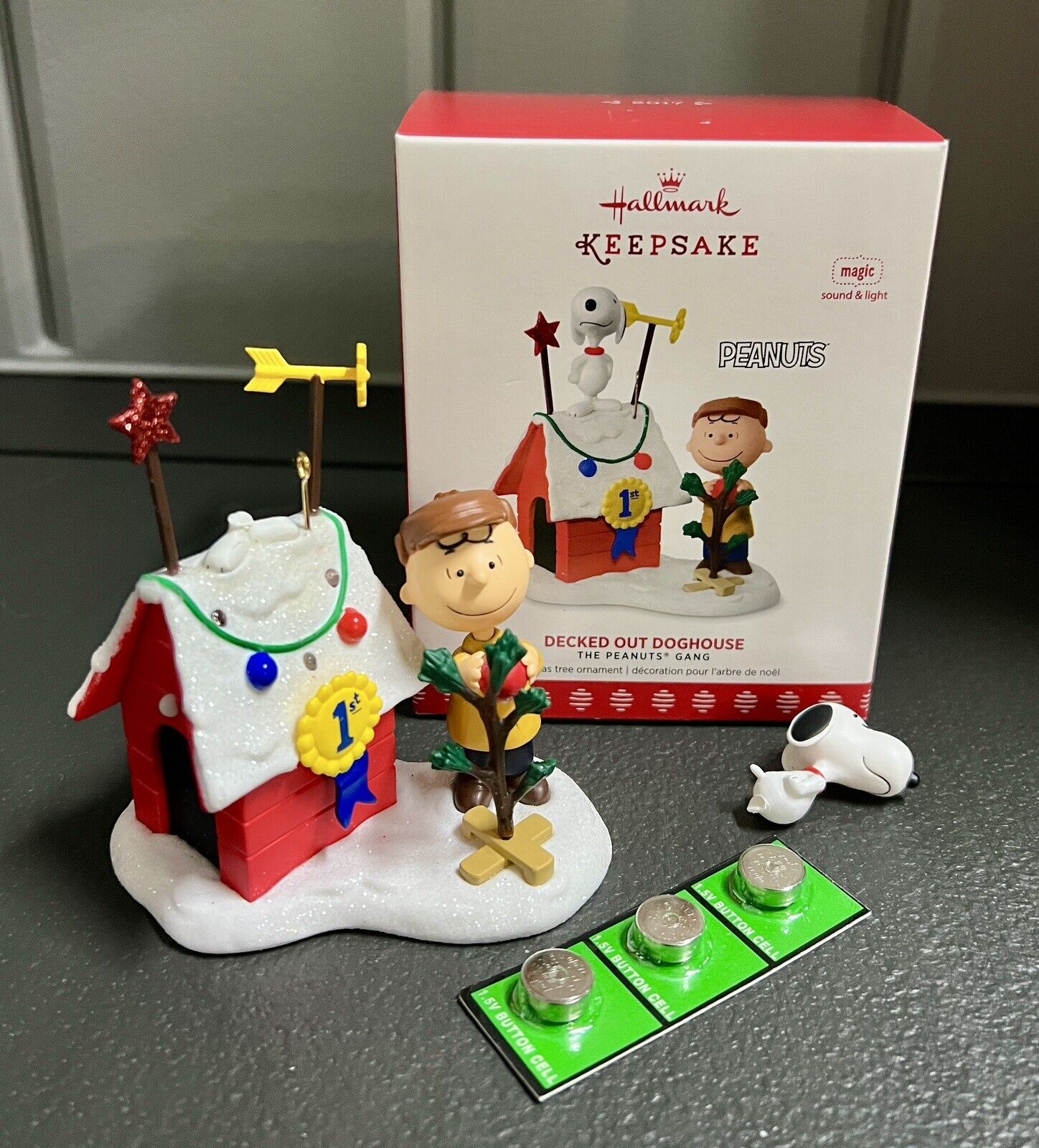 Hallmark Ornament 2017 Peanuts Snoopy Decked Out Doghouse