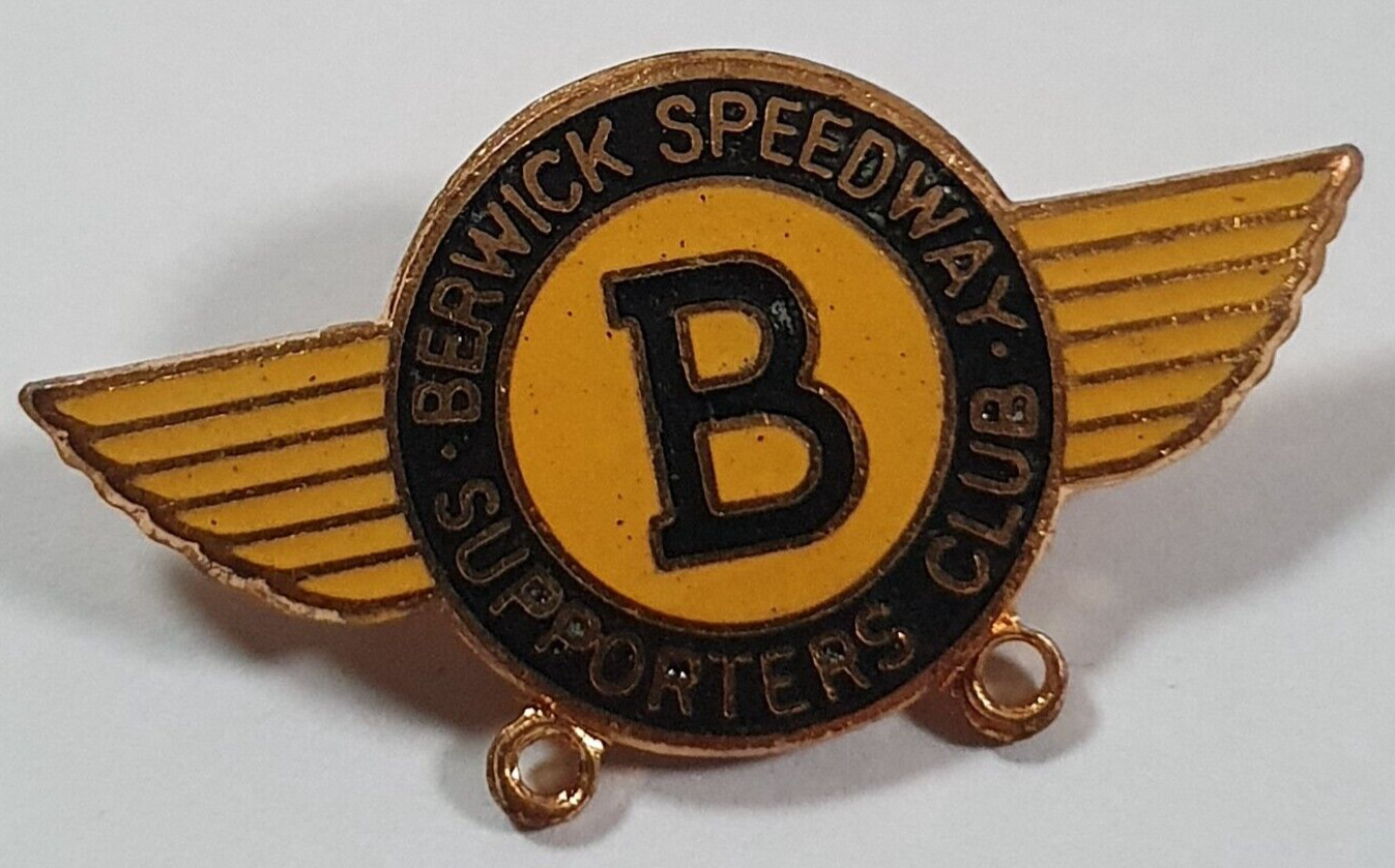 Berwick Speedway Supporters club Enamel Pin Badge 1968. The Bandits 39x21mm.