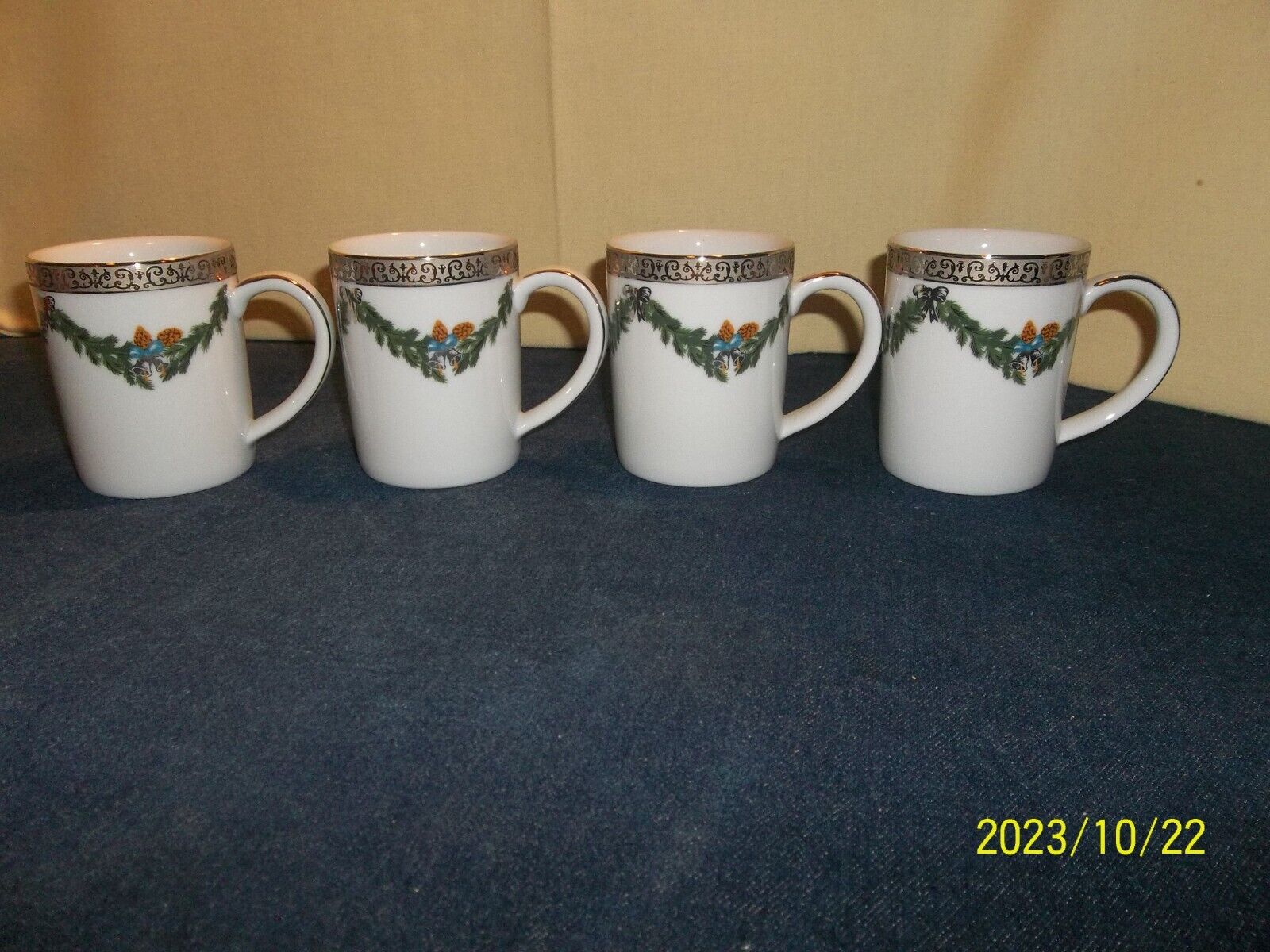 Set of 4 Royal Gallery Platinum Buffet Christmas Garland Accent Mugs 3 3/4\