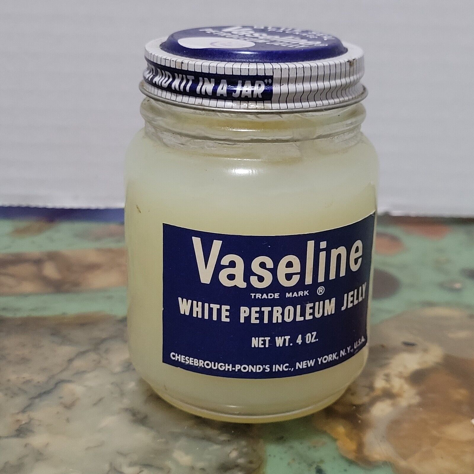 VTG 1950s Vaseline WHITE PETROLEUM JELLY Glass Jar Full Blue Seal Package 4 oz