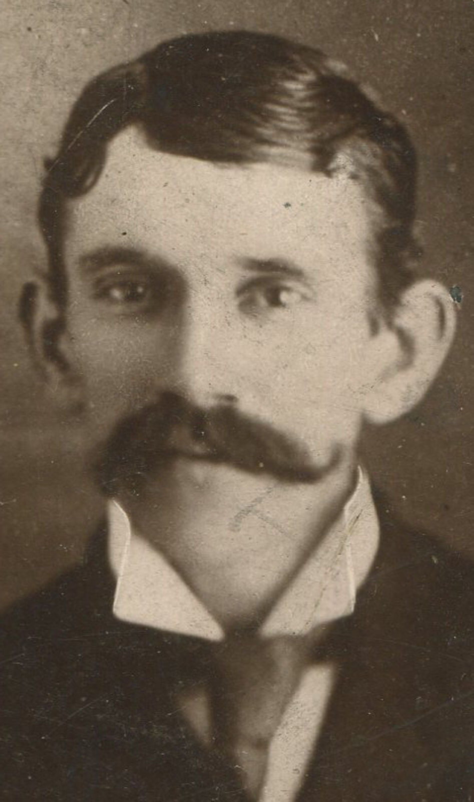 DASTARDLY LOOKING MAN WITH MUSTACHE. CABINET CARD. JOHNSTOWN, PA. 