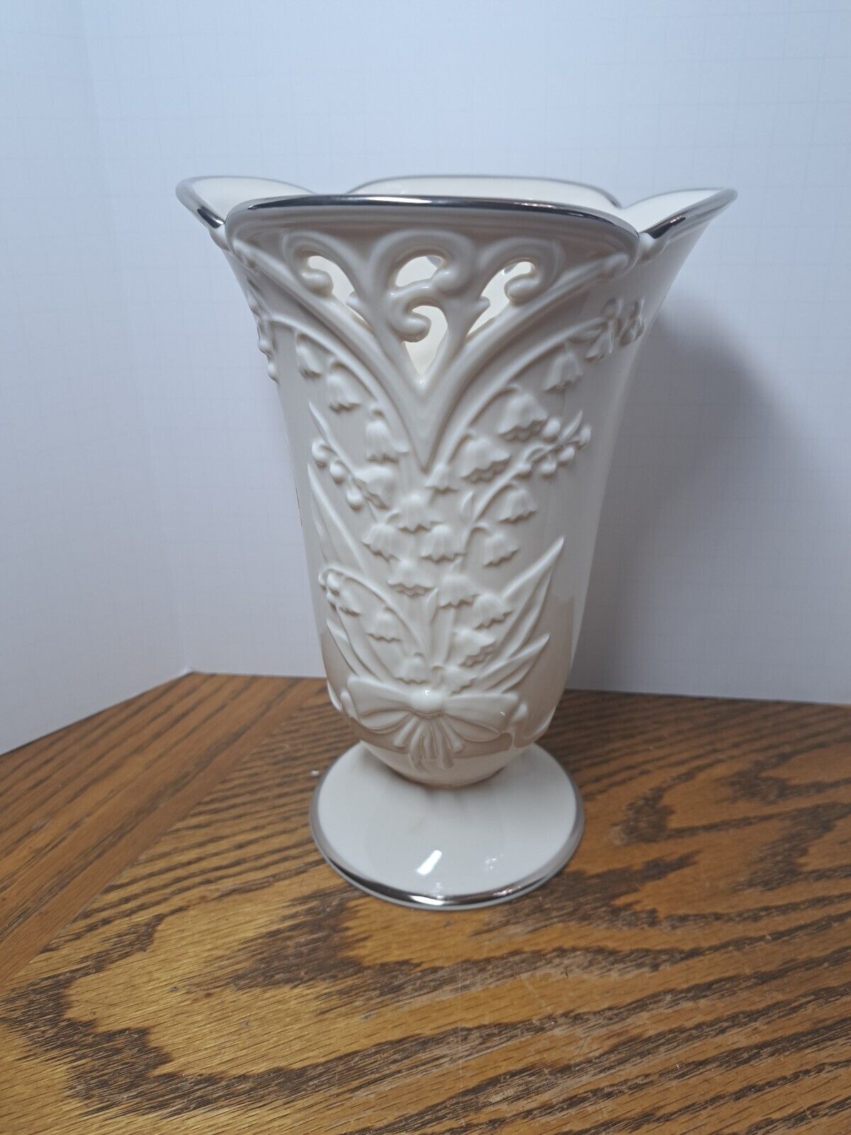 Rare Lenox Mothers Day Vase \'\'Sweet Lily\