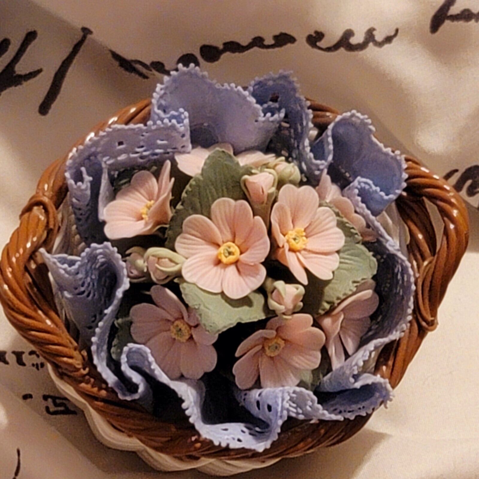 Lladro Caprichos, Basket of Flowers #1554 3.5\