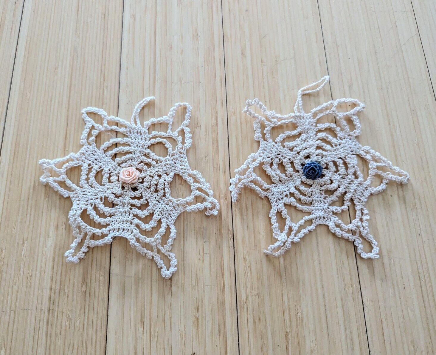 Vtg Crochet Snowflake/Flower Christmas Ornaments Cream Set of 2 Flower Center
