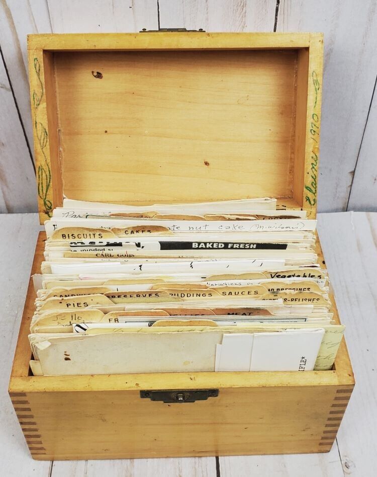 Vintage Grandmas Recipe Box Full 1970s Handwritten Typed Clipped 200