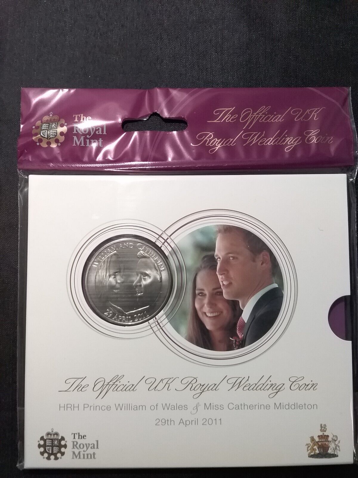 THE OFFICAL U.K. ROYAL WEDDING 2011 COIN PRINCE WILLIAM & KATE