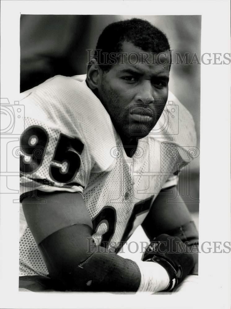 1990 Press Photo Chicago Bears football player Richard Dent on sideline