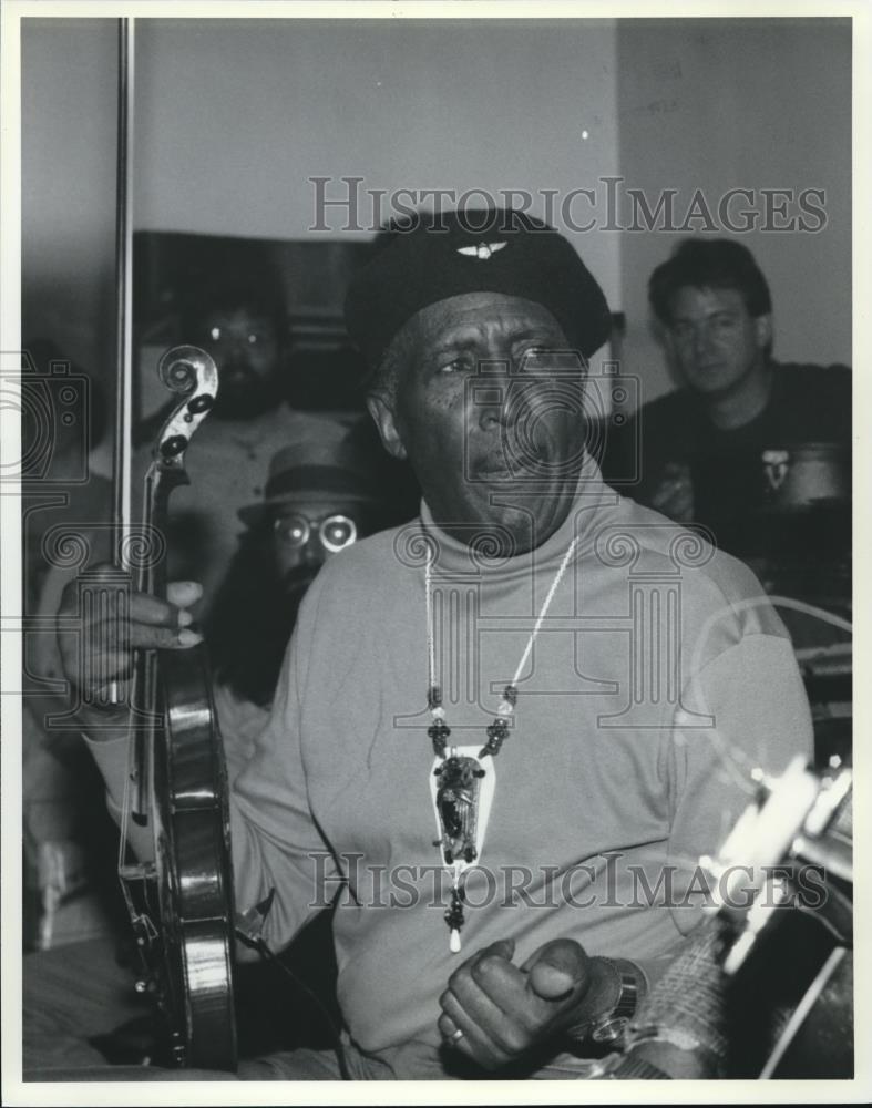 1991 Press Photo Howard Armstrong, Musician