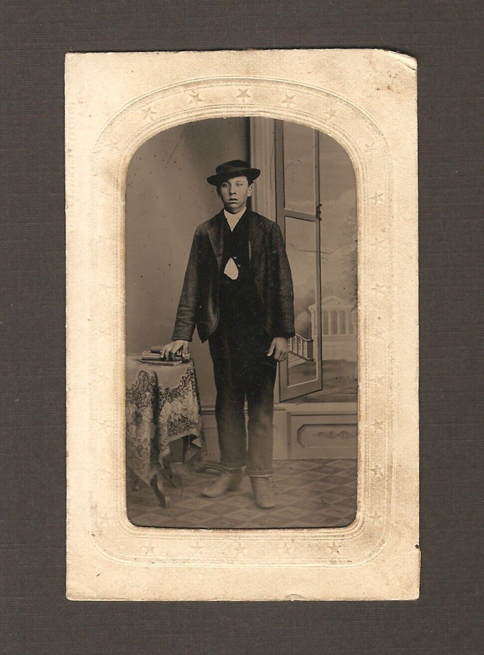 Old Civil War era 1860s Antique Tintype Photo Young Man Boy Suit Hat Photograph
