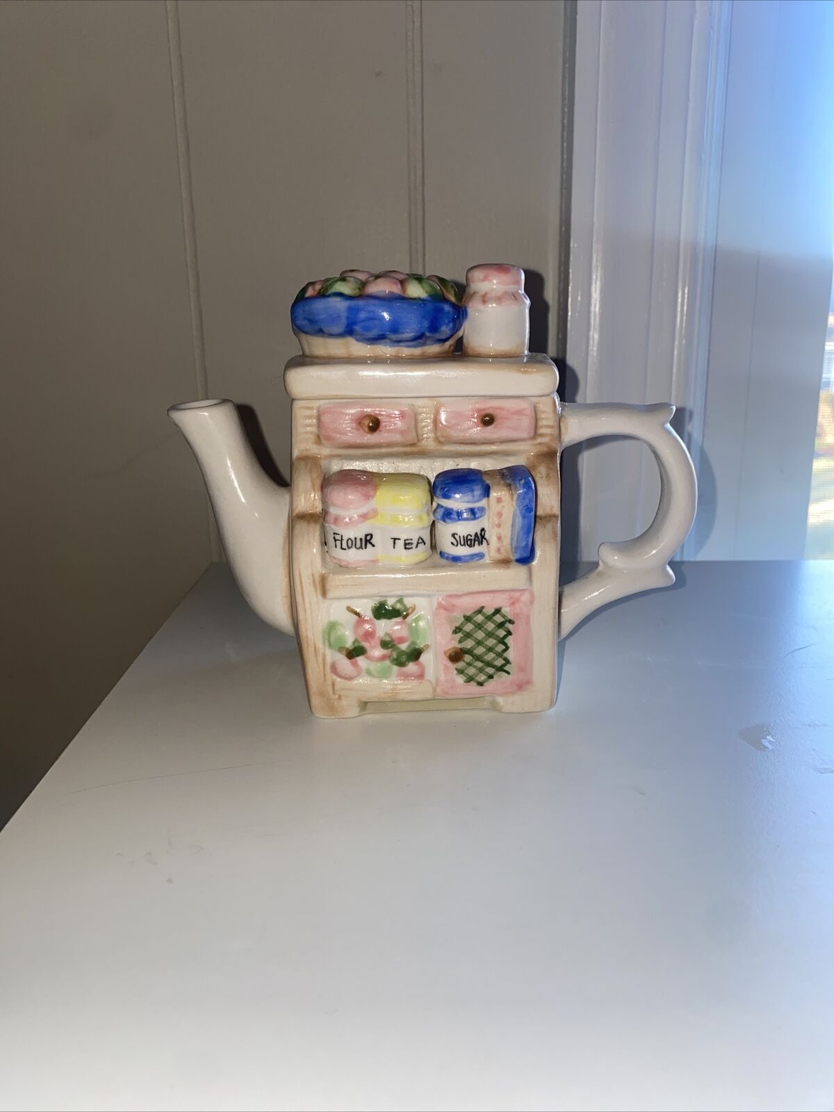 Vintage tea-nee teapot - Bakery