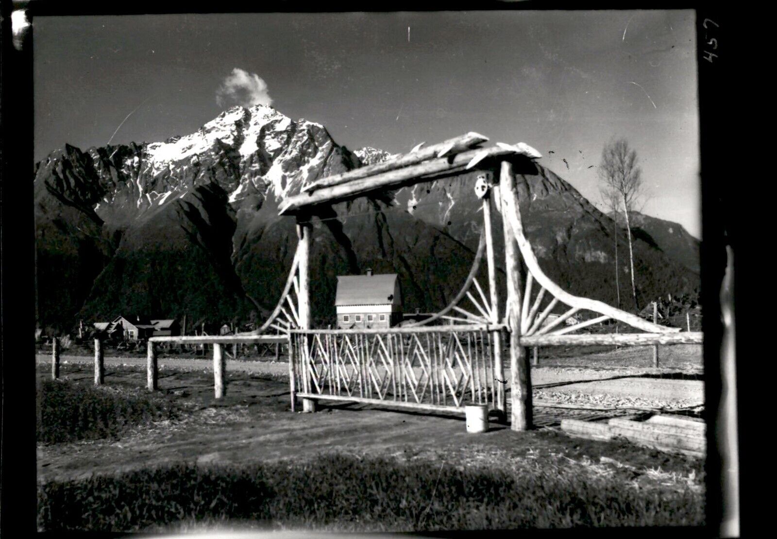 LG38 1935 2nd Gen Photo AMERICAN RANCH HOME AT BASE OF ALASKAN MOUNTAIN RANGE
