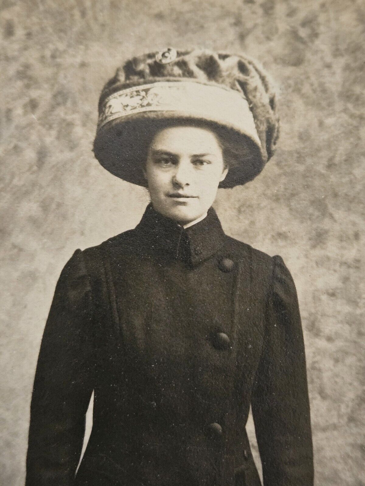 Antique Cabinet Card  Woman In Huge Hat  Edwardian COWANSVILLE QUEBEC  