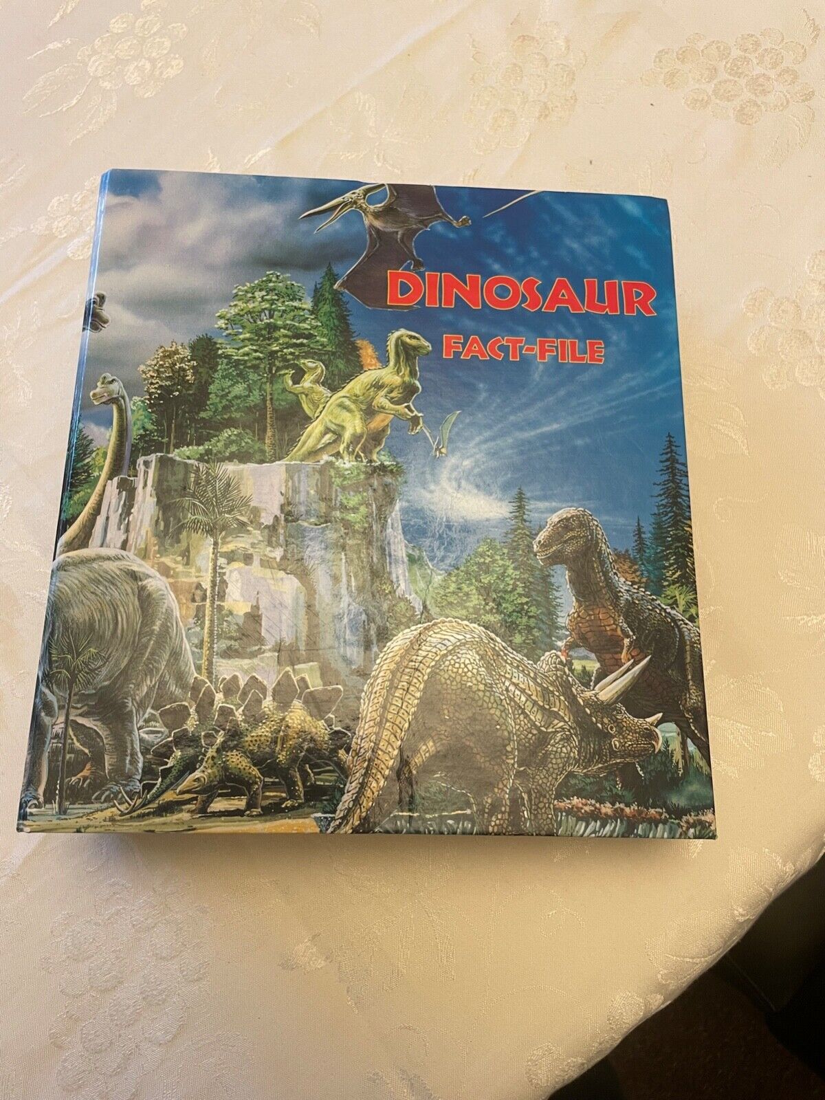 Dinosaur Fact-File Orbis 1994. Chapters 1-7