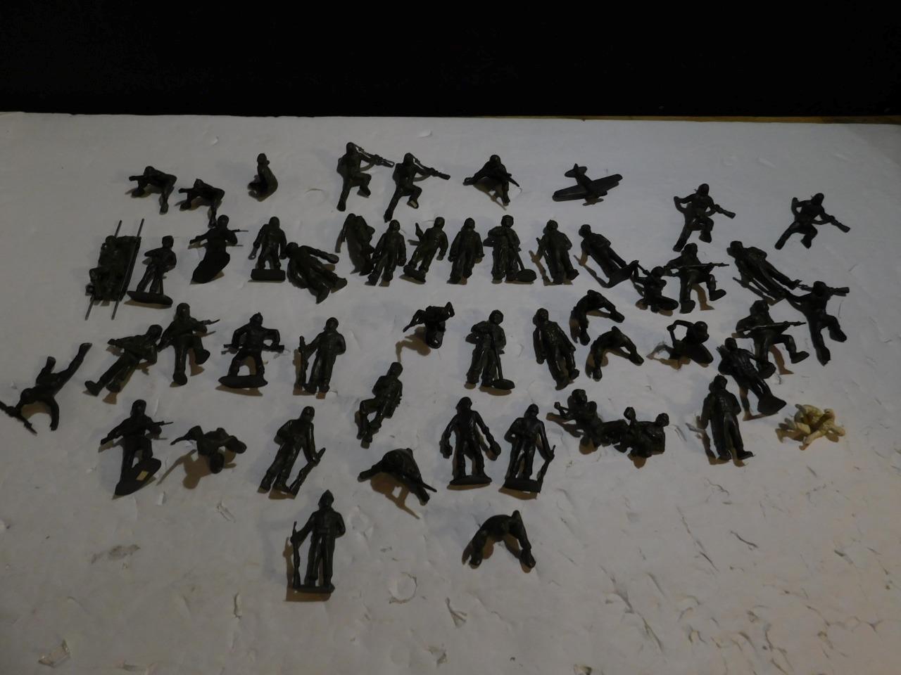 3 Lots of Plastic Toy soldiers 1:32? Over 100+ Various poses see photos