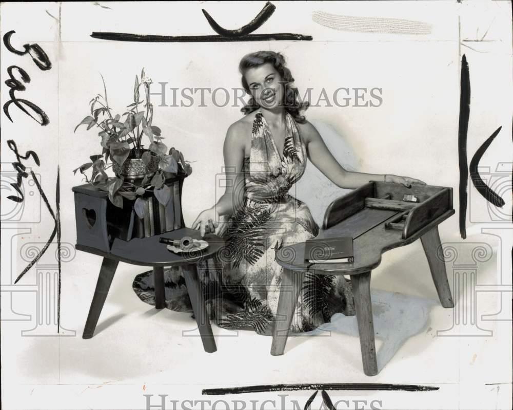 1957 Press Photo Actress Leatrice Leigh demonstrates Cobbler's bench & end table