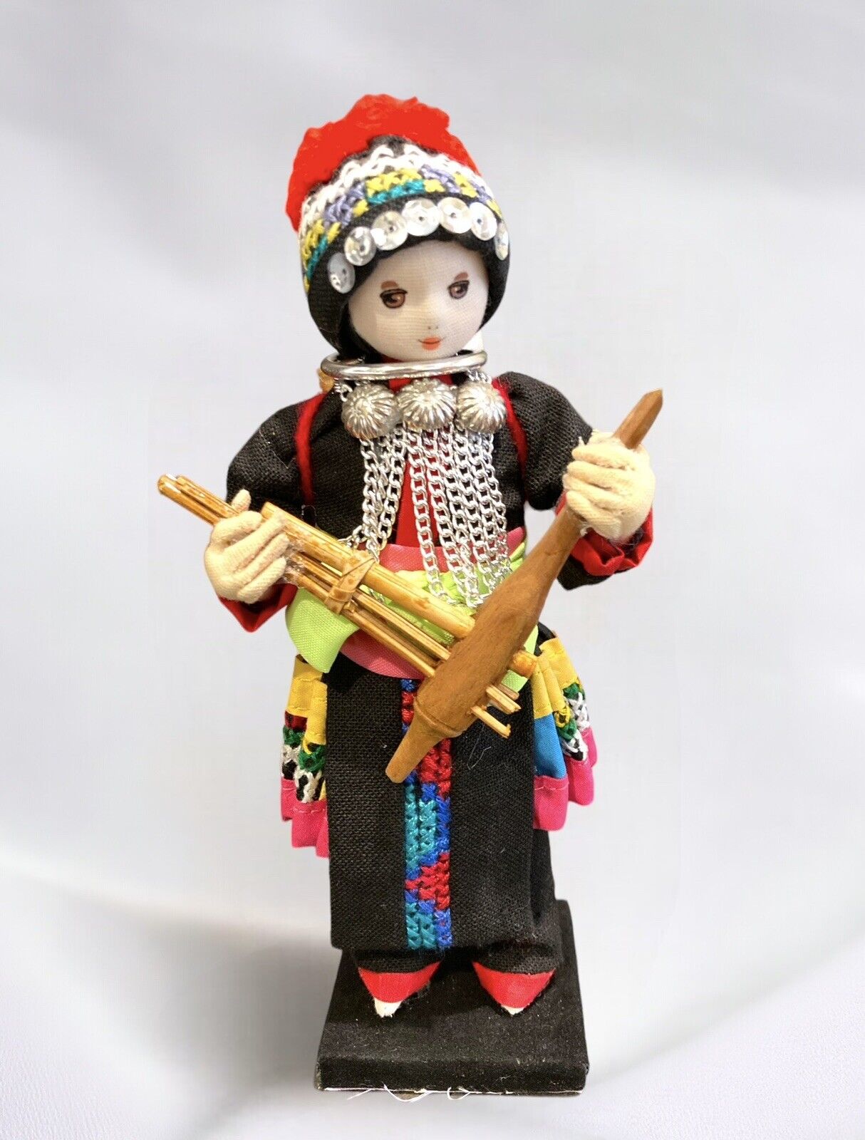 Chiangmai Fabric Doll HMong by Vanida Mongkhon Thailand 7.5\