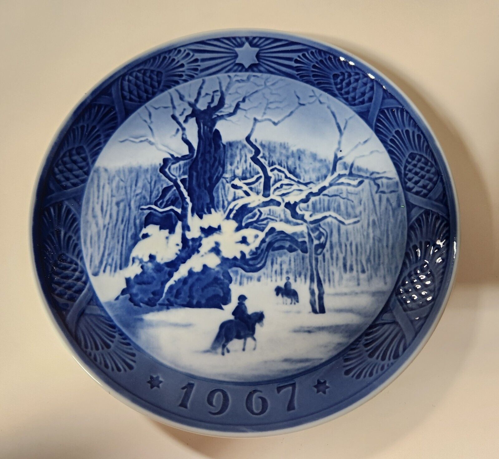 1967 Royal Copenhagen Collector’s Christmas Plate – The Royal Oak