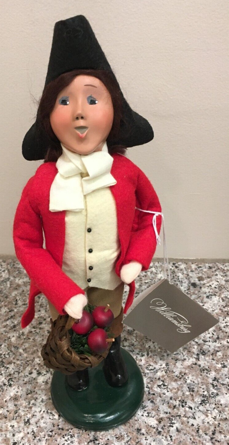 Byers Choice Carolers 2010 Williamsburg Colonial Boy with Basket of Apples & Tag