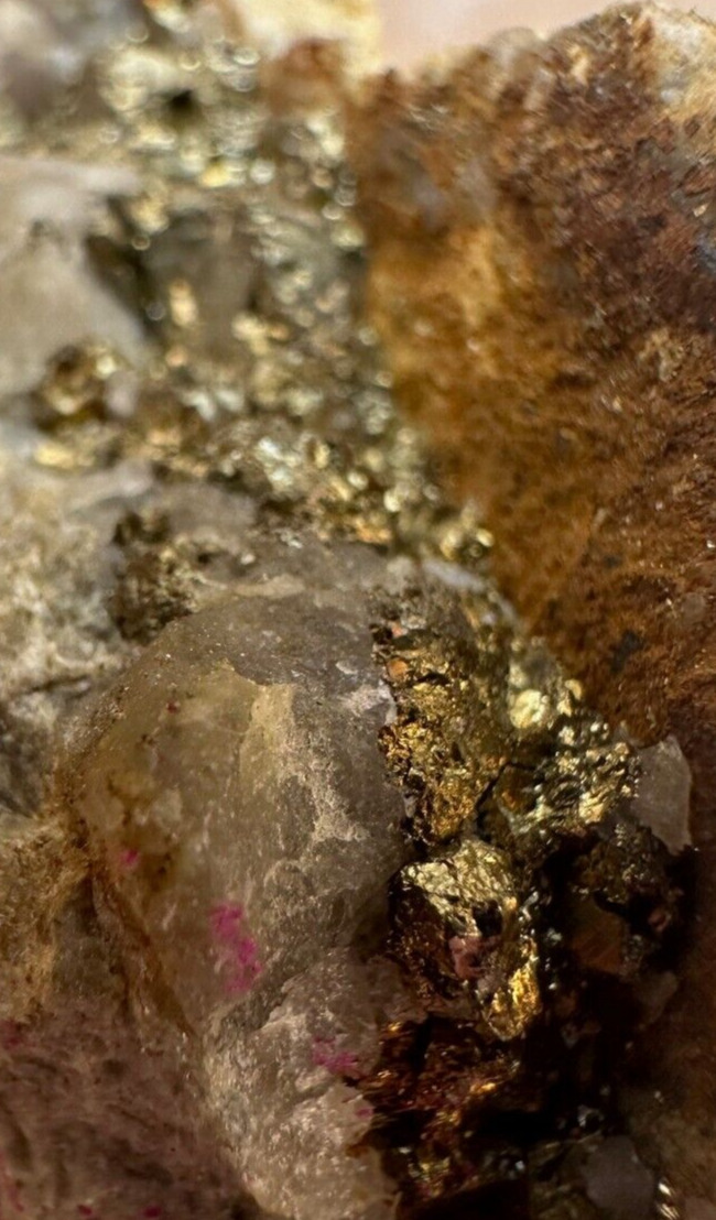 Premium Gold and Silver Quartz Ore - High Yield Mineral Deposit