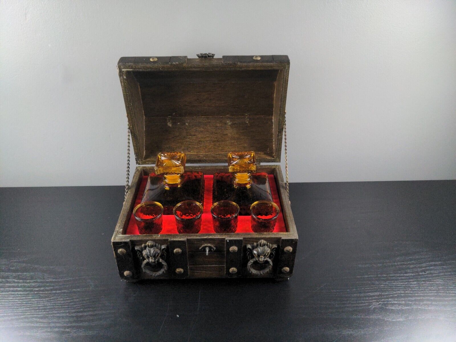 Vintage Treasure Chest Whiskey Bar Decanter With 6 Shot Glasses Set (Taiwan)