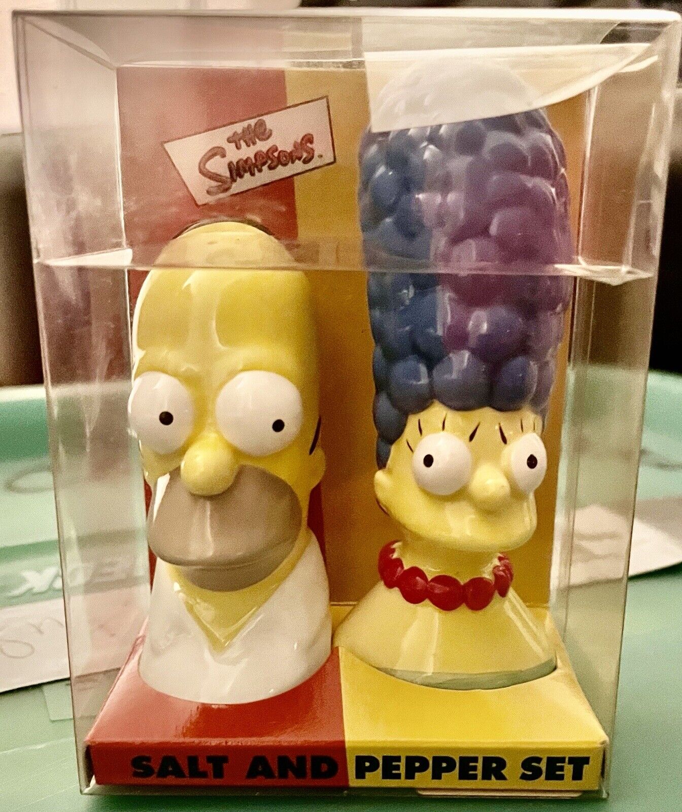 2000 The Simpsons Homer & Marge Ceramic Salt and Pepper Shaker Set NEW