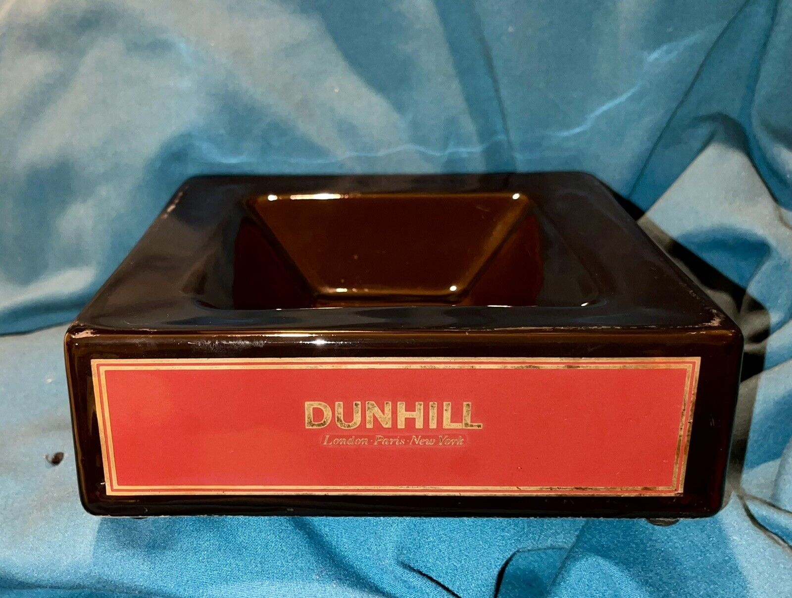Vintage ALFRED DUNHILL Collectible Ceramic Ashtray Queen Of London Paris N.Y.