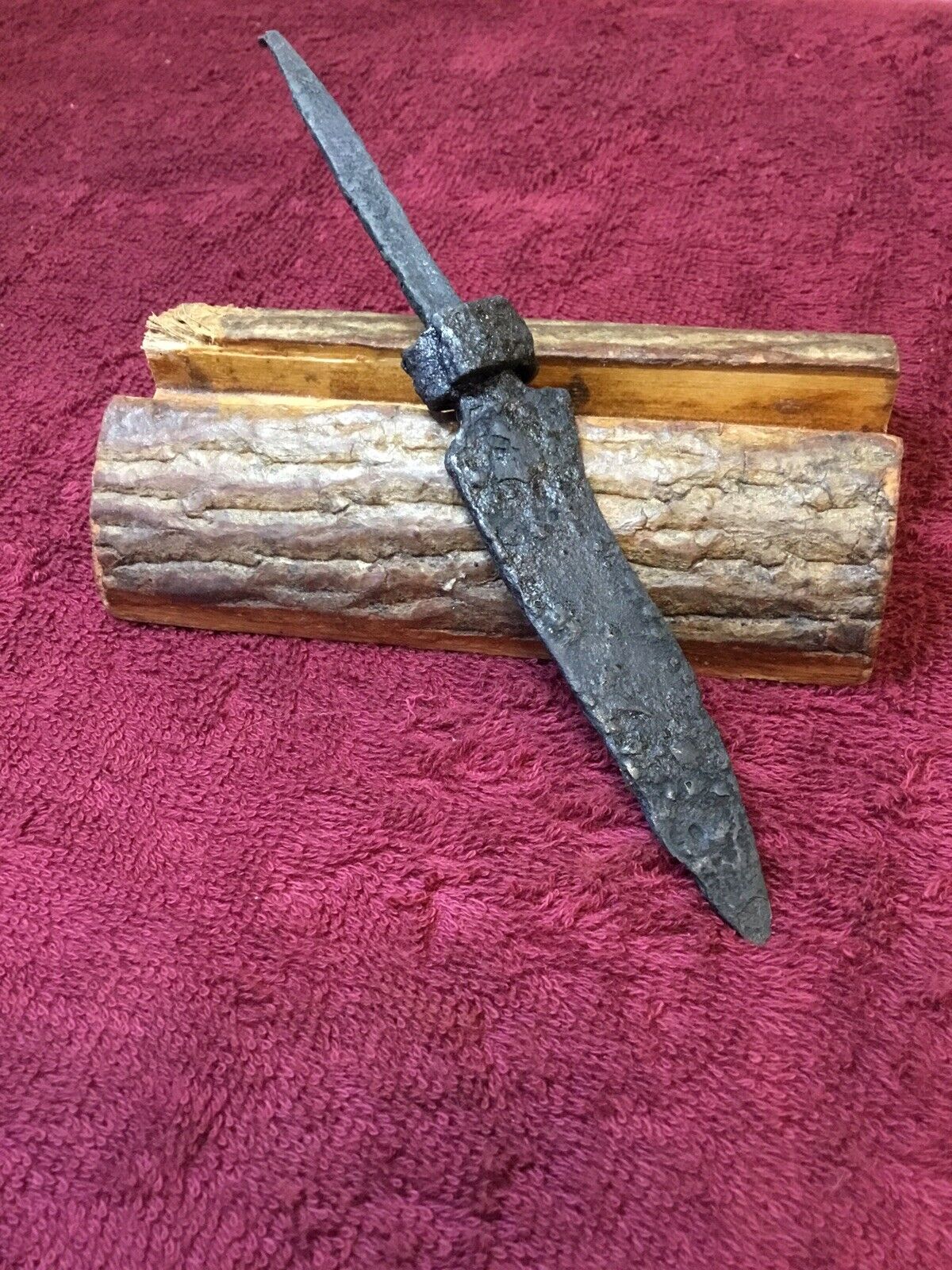 Ancient battle knife