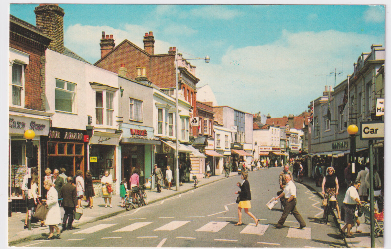 UK KENT WHITSTABLE HIGH STREET POSTCARD PUBLISHED BY COLOURMASTER CIRCA 1968.