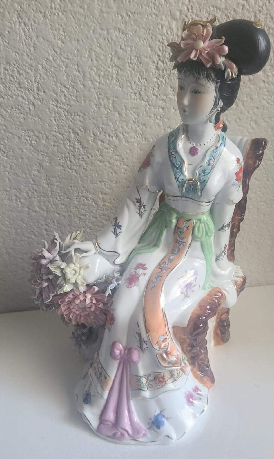 Vintage Jingdezhen Chinese Porcelain Figurine 16\