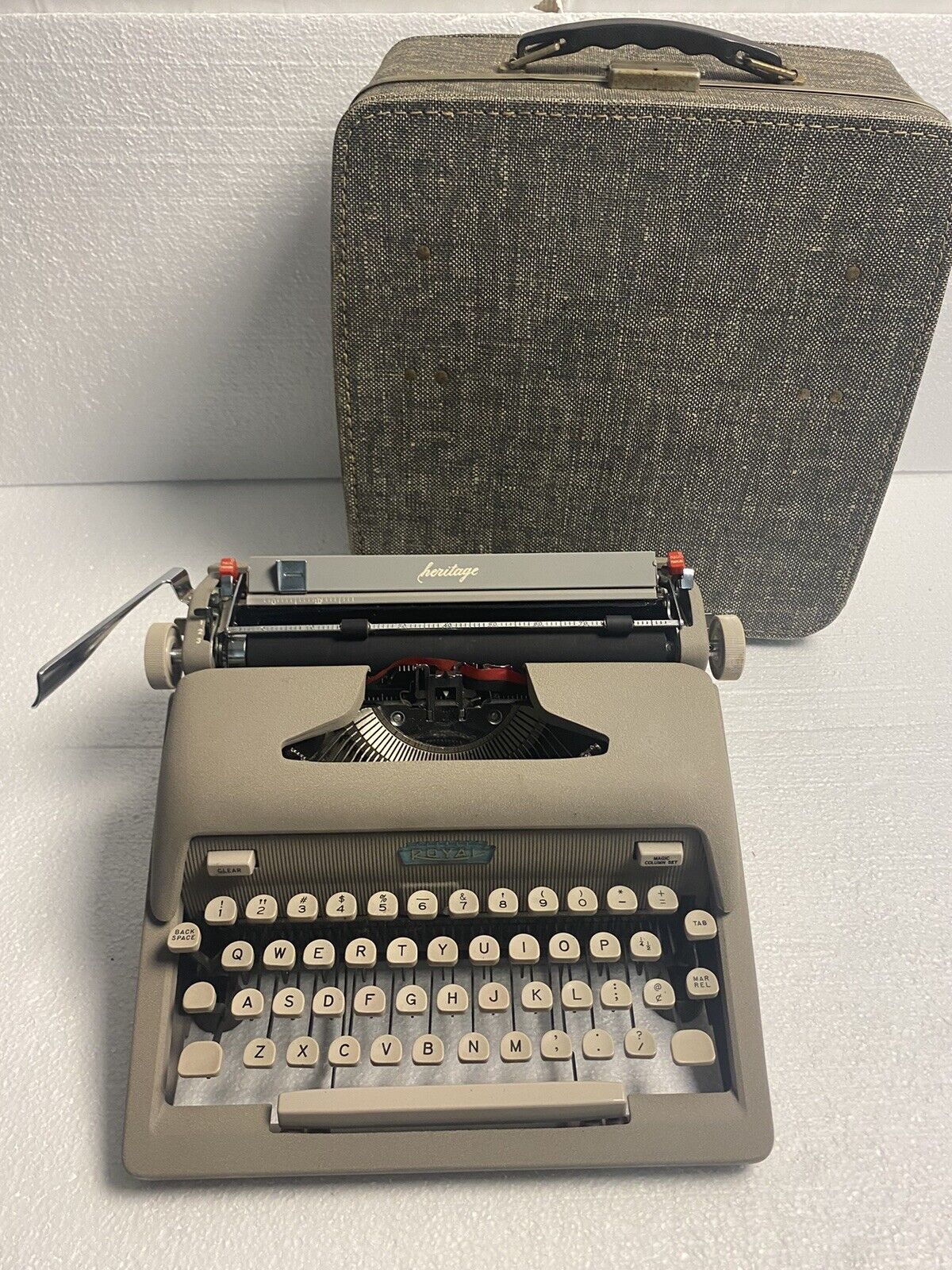 Vintage Royal Heritage Portable Manual Typewriter & Case Nice Working Condition