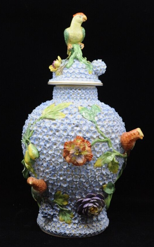 Carl Thieme Dresden Schneeballen Snowball Porcelain Vase Urn