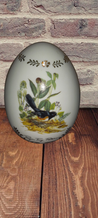 Danbury Mint Songbird Egg by Roger Tory Peterson Towhee 1995 Porcelain Egg