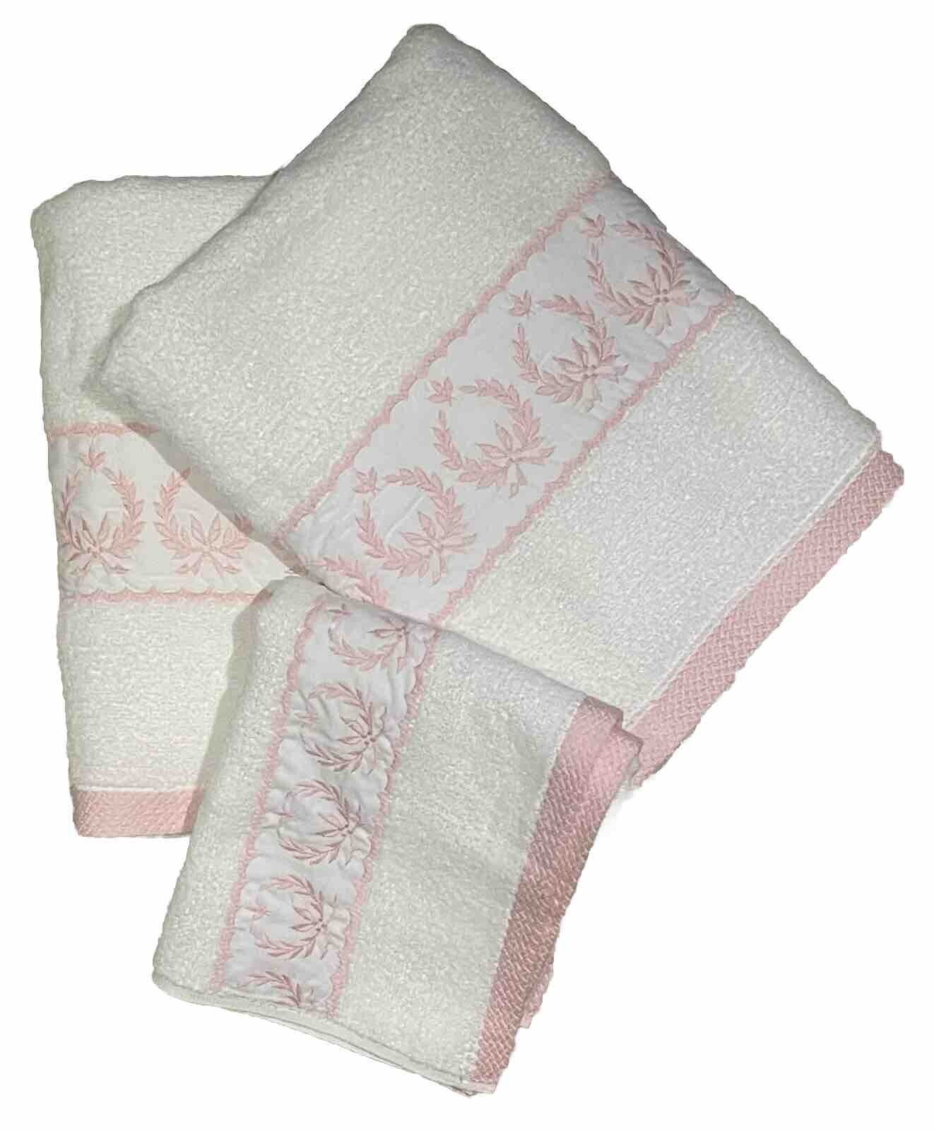 Vintage 1960s Wamsutta Heritage 100% Cotton Formal Embroidered Towel Set NWT