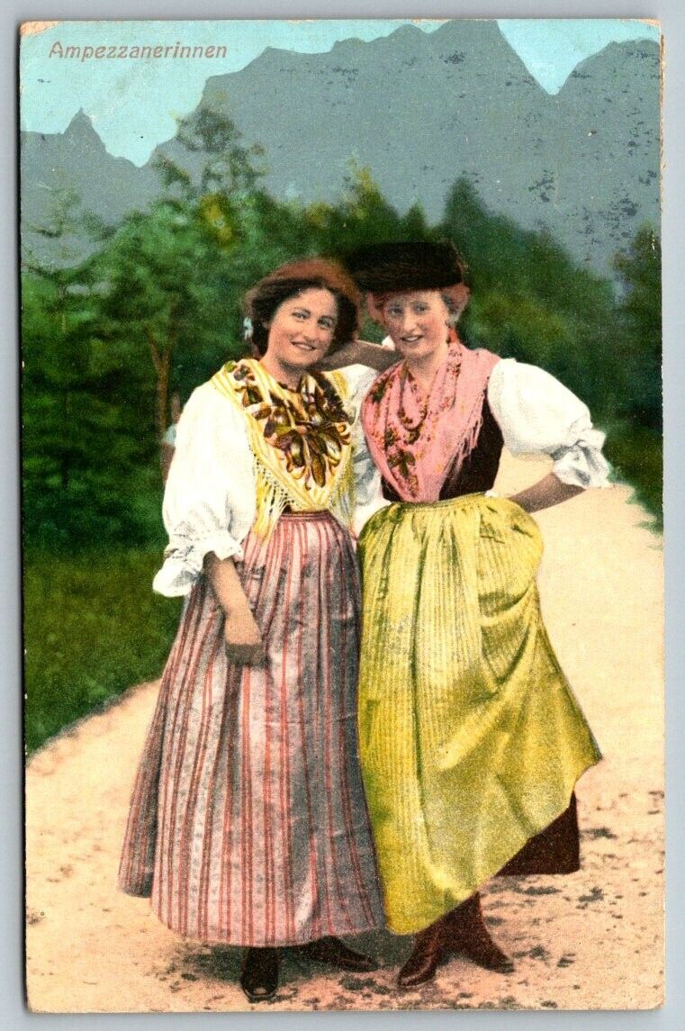 1910  Pretty Women  Ampezzanerinnen  Austria  Postcard