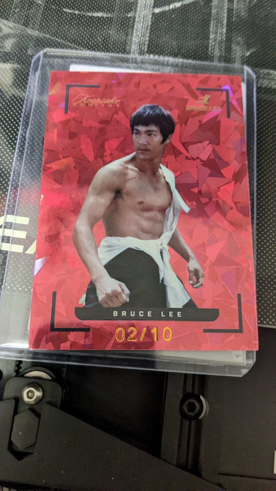 2024 Keepsake Bruce Lee 50th Anniversary #32 Bruce Lee Red Cracked Ice 2/10 Card