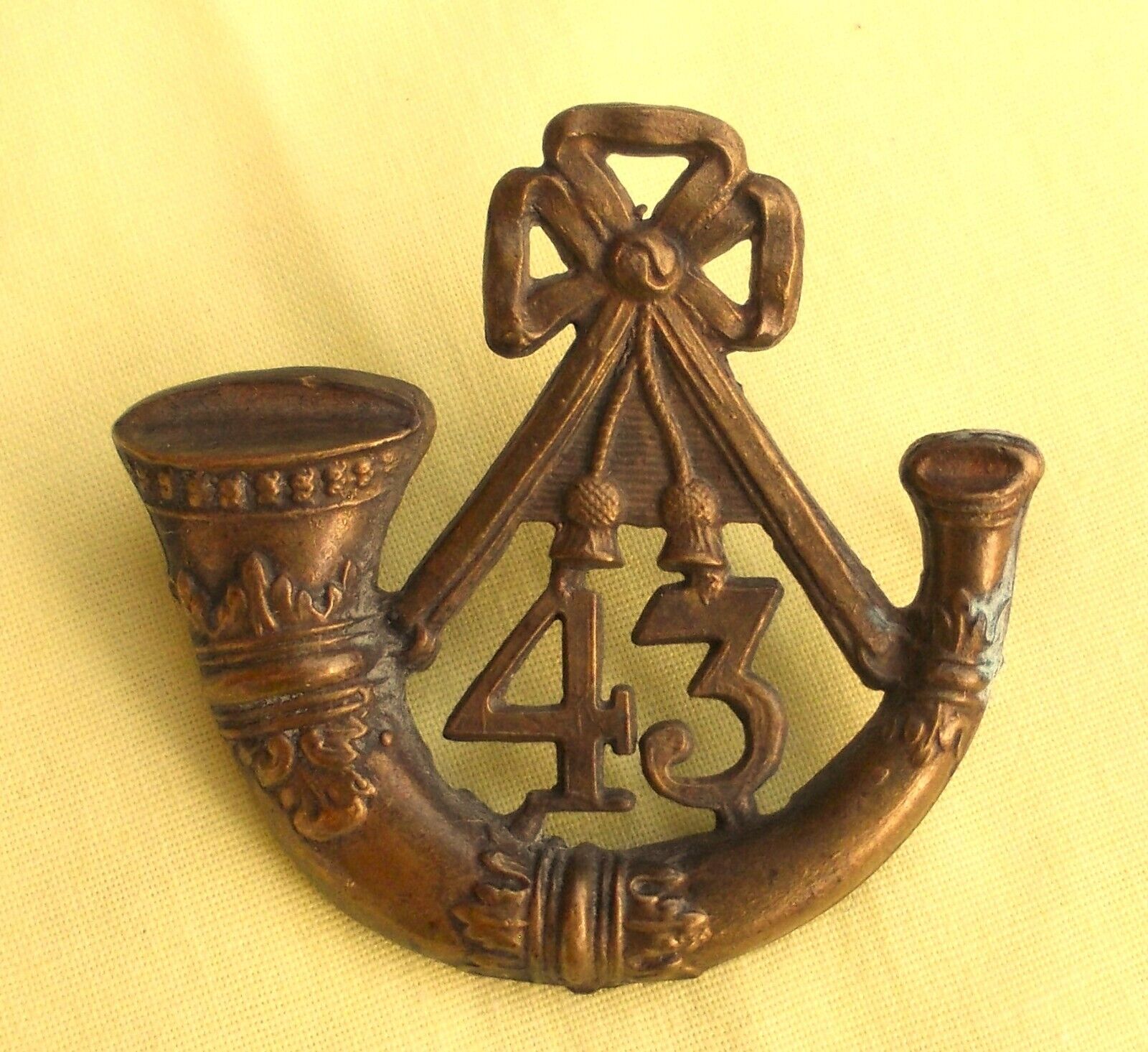 BRASS 43rd. (MONMOUTHSHIRE) REGIMENT OF FOOT CAP BADGE - C195
