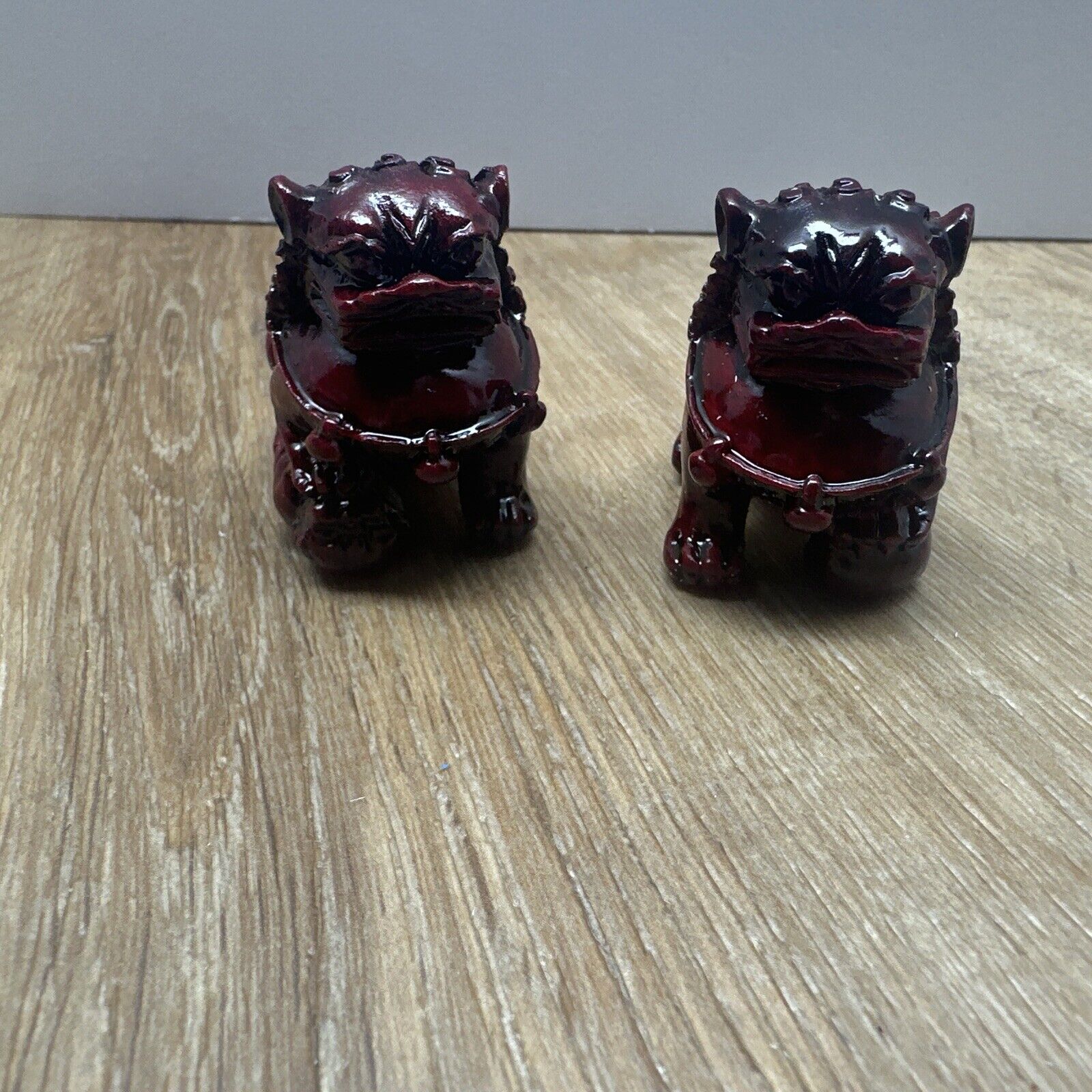 2 Asian Chinese Foo Fu Dog Figurine Statue Guardian Lion dark red , (b4)