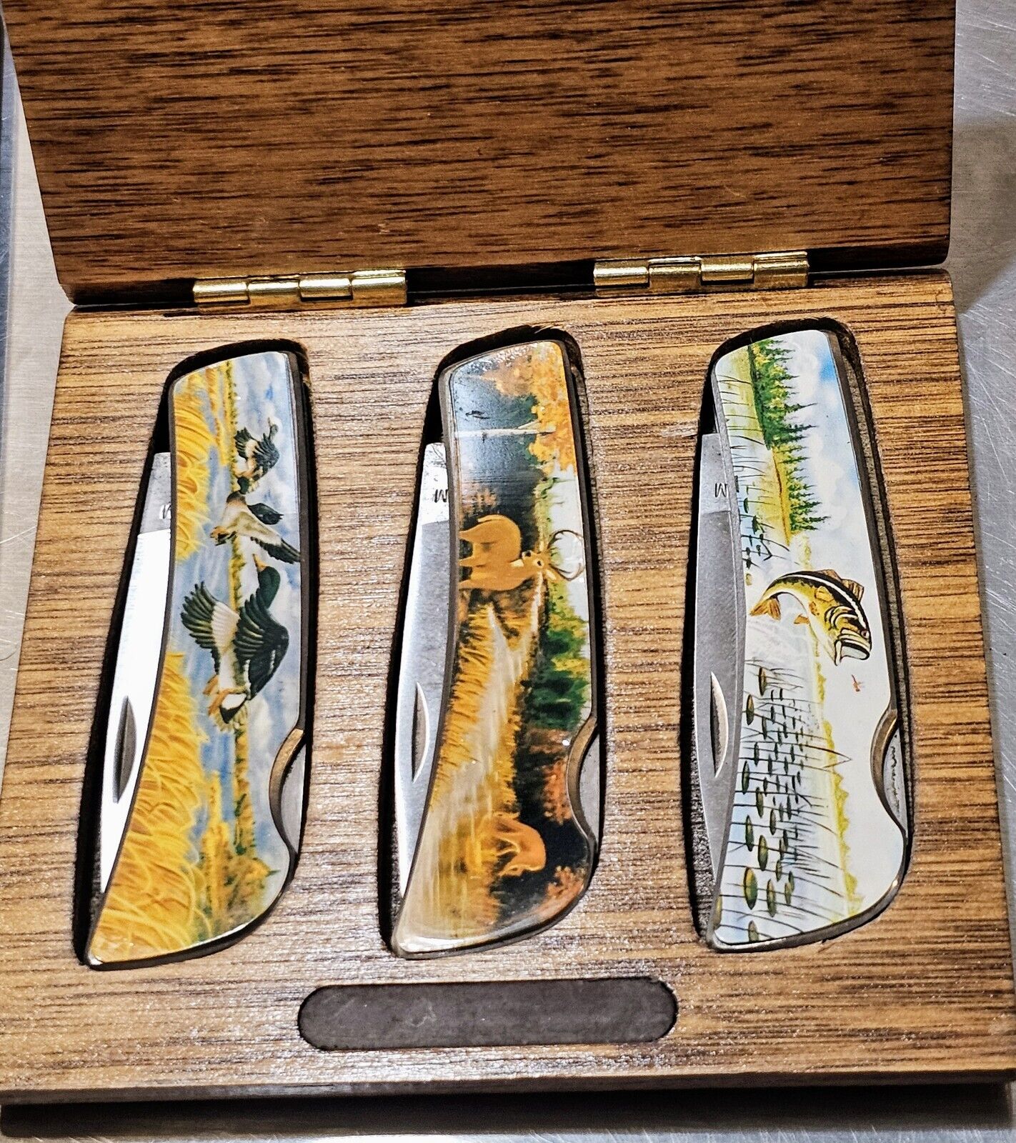 Deer, Duck, Bass, Collectors Lock Back Pocket Knives, Comes With Wooden Case