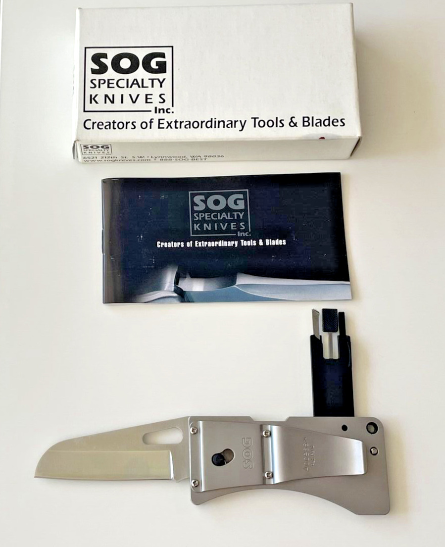 SOG AC75 Access Card Folding Knife AUS-6A Japan 2002
