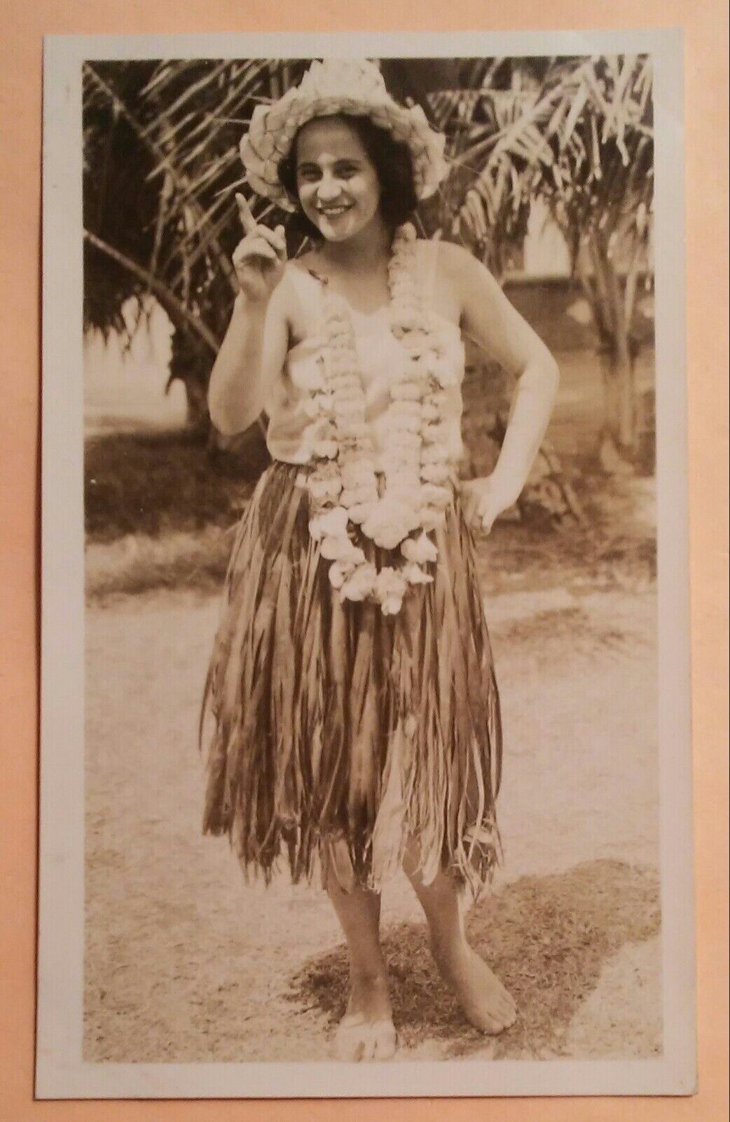 1940\'s Sassy Hula Girl Grass Skirt Leis TH Hawaii