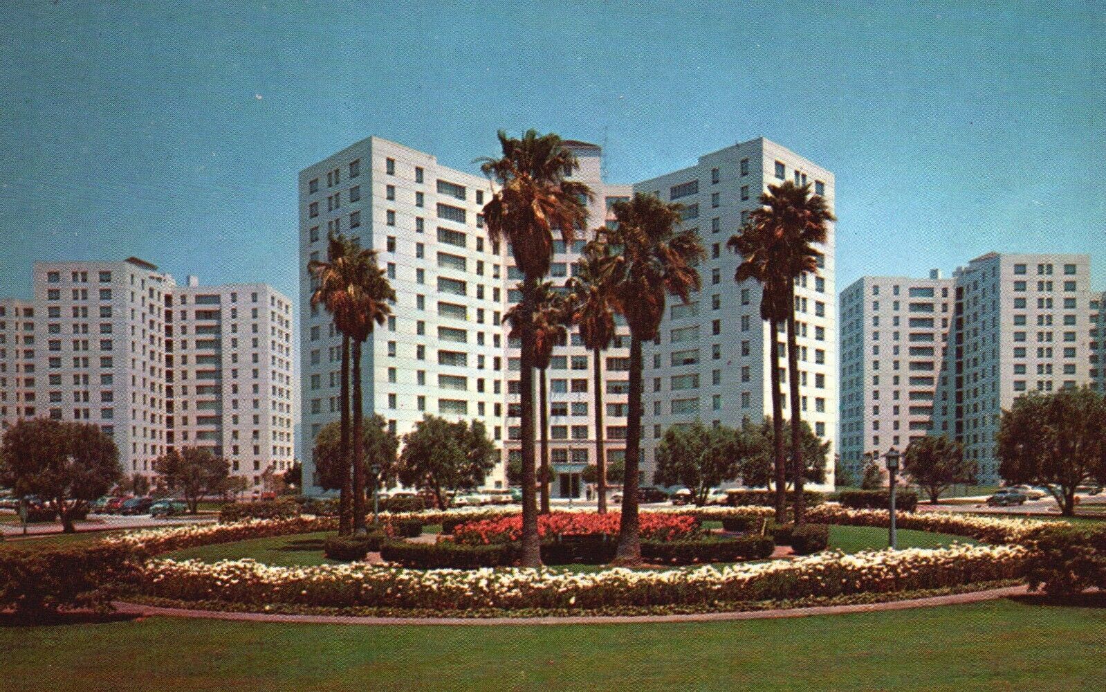 Postcard CA Los Angeles California Park LaBrea Tower Chrome Vintage PC e3546